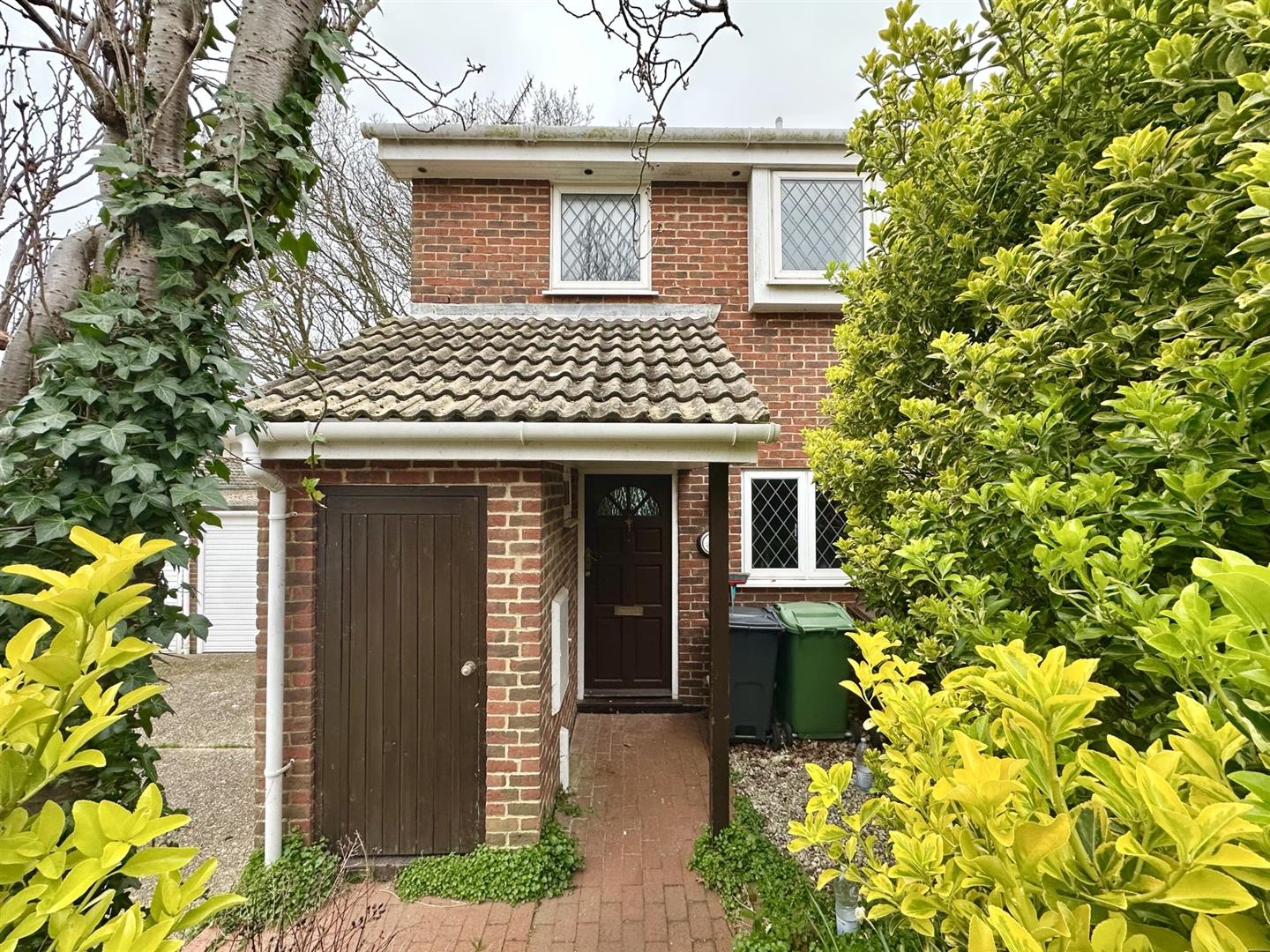 3 bed property in Sunningdale Close, Bexhill-On-Sea